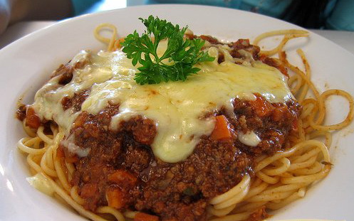 1318269124_pasta-with-bolognese-sauce-07.jpg